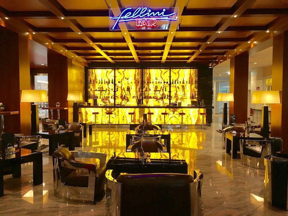 Фото La Strada Hotel