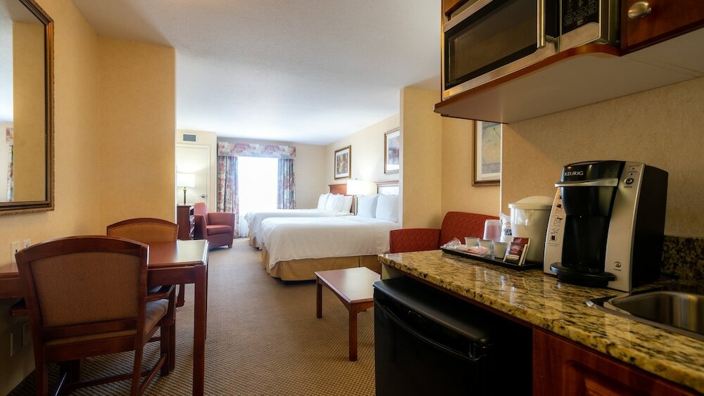Фото Holiday Inn Express Edmonton-International Airport