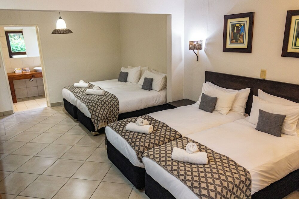 Фото Hotel Numbi and Garden Suites