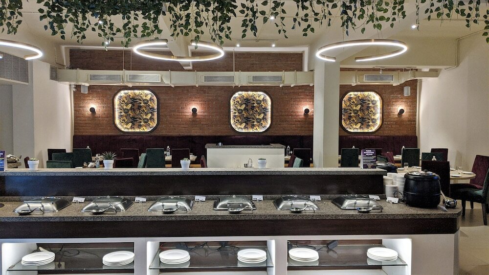 Фото BluPetal - A Business Hotel