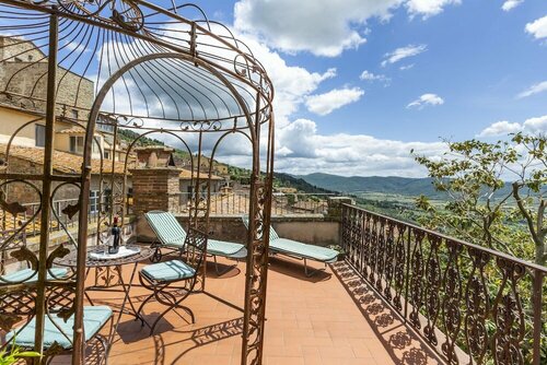 Внешний вид отеля Hotel San Michele в Кортоне, фото 1