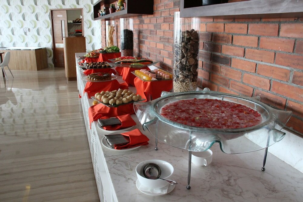 Фото Hariston Hotel and Suites