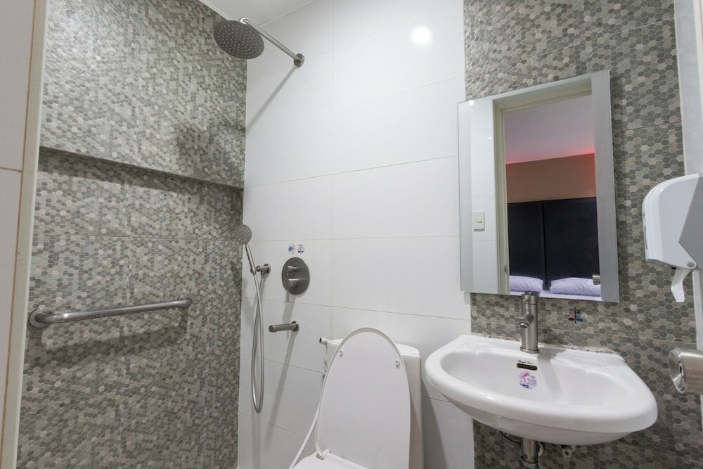 Фото Hotel Sogo Alabang Rotonda