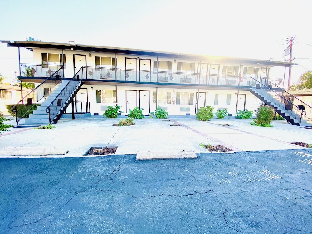 Фото Casa Blanca Inn & Suites