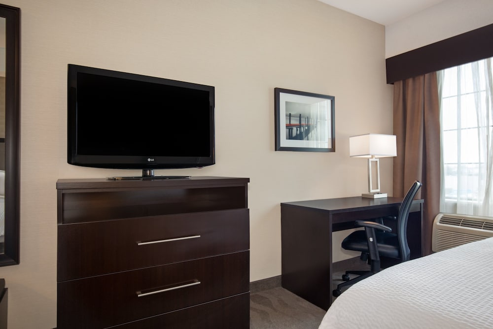 Фото Holiday Inn Express Hotel & Suites Barrie, an Ihg Hotel