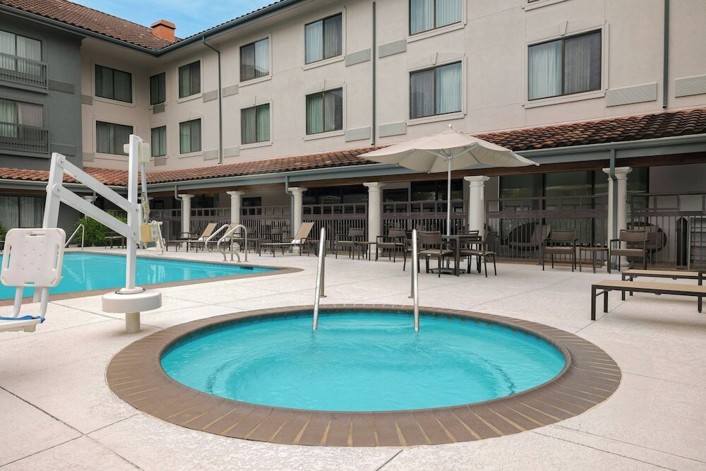 Фото Courtyard by Marriott Houston Rice University