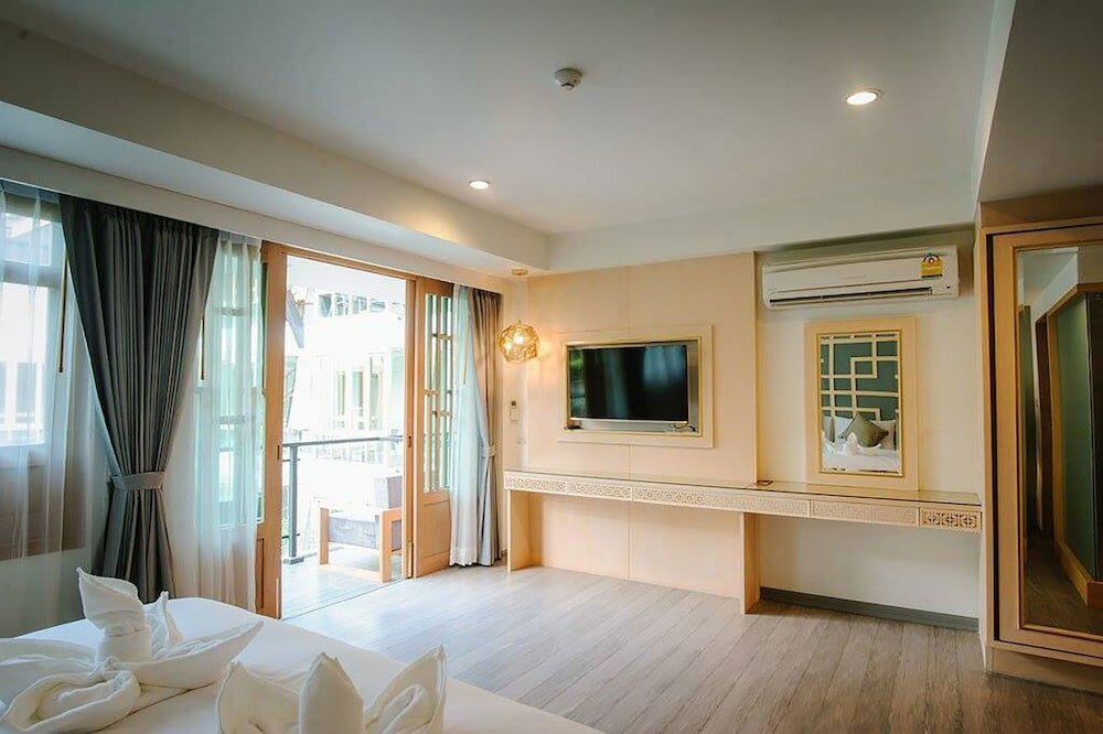 Фото Moon Dragon Hotel