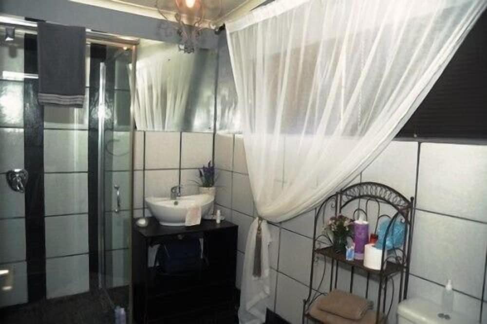 Фото Cottonwood Guesthouse