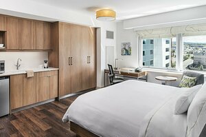 Гостиница Element Calgary Airport