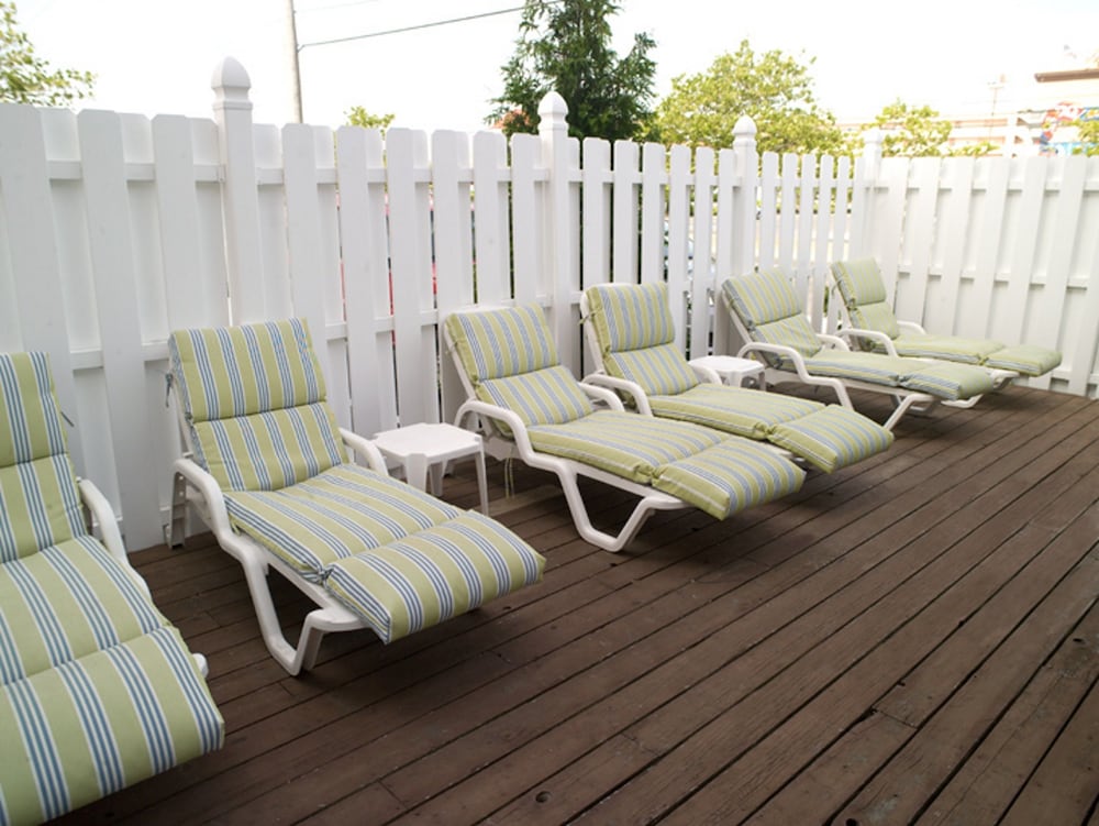 Фото Cayman Suites Hotel