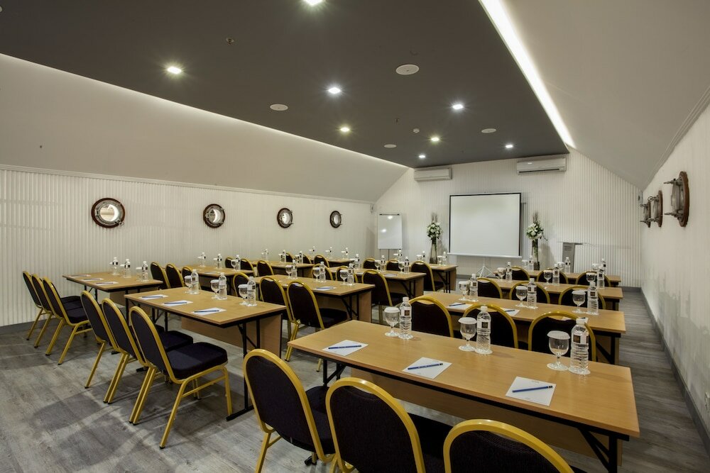 Фото Daun Bali Seminyak Hotel
