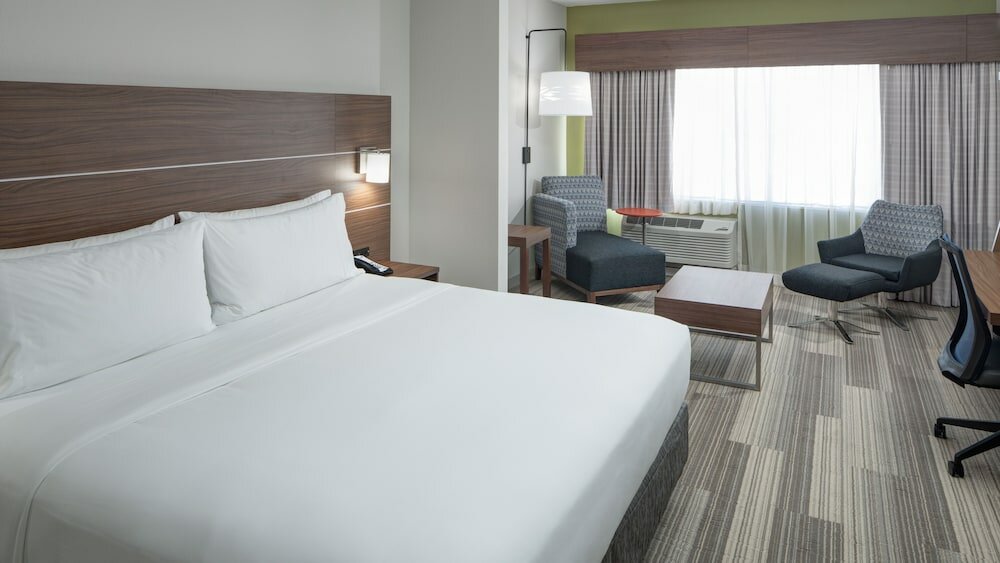 Фото Holiday Inn Express & Suites Orlando at SeaWorld, an Ihg Hotel