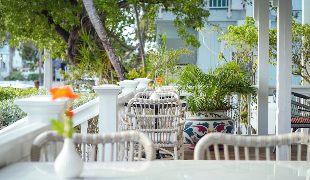 Фото The Guesthouses at Southernmost Beach Resort