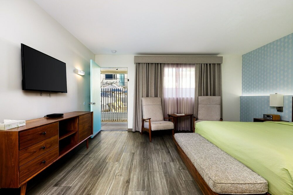 Фото Skylark Hotel