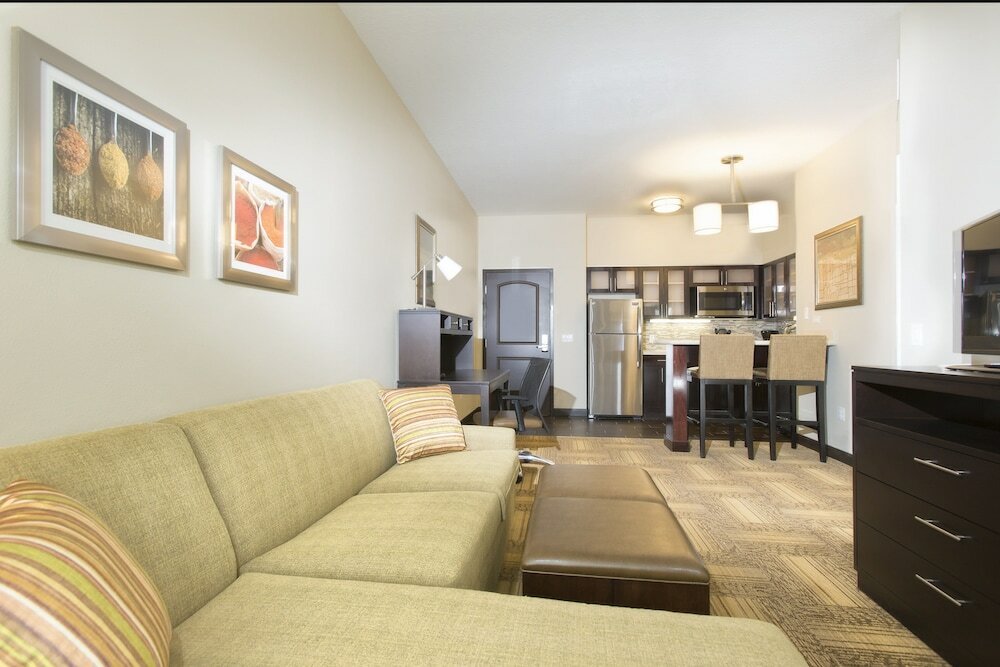 Фото Staybridge Suites Orlando at SeaWorld, an Ihg Hotel