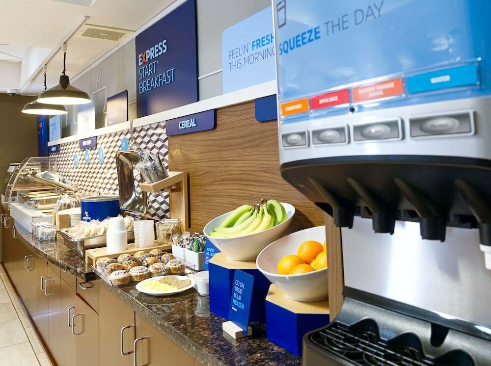 Фото Holiday Inn Express and Suites Edmonton North