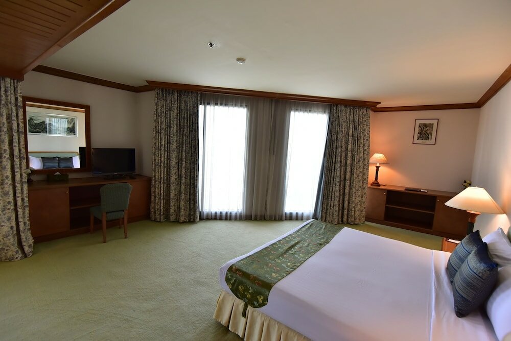 Фото Thumrin Thana Hotel