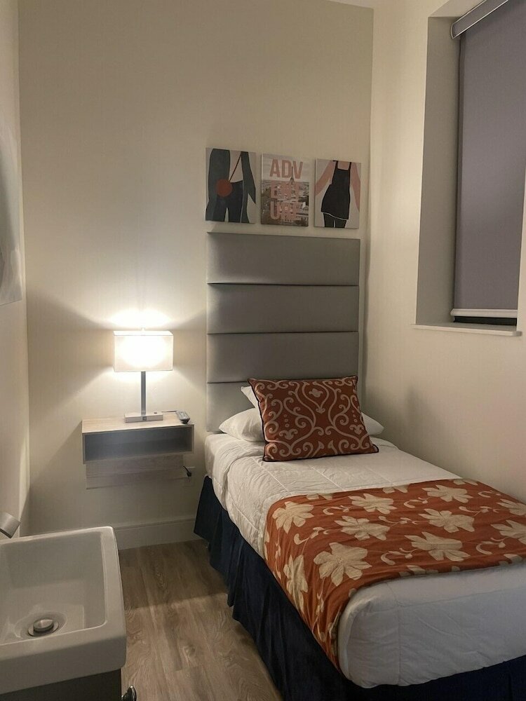 Фото Americana Inn