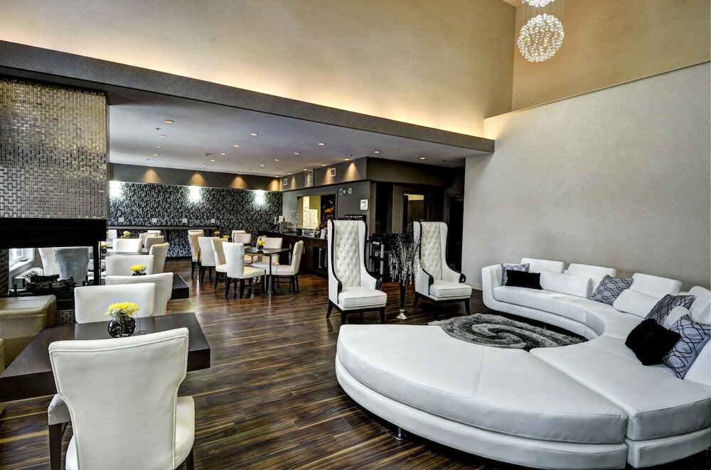 Фото Home Inn & Suites Swift Current