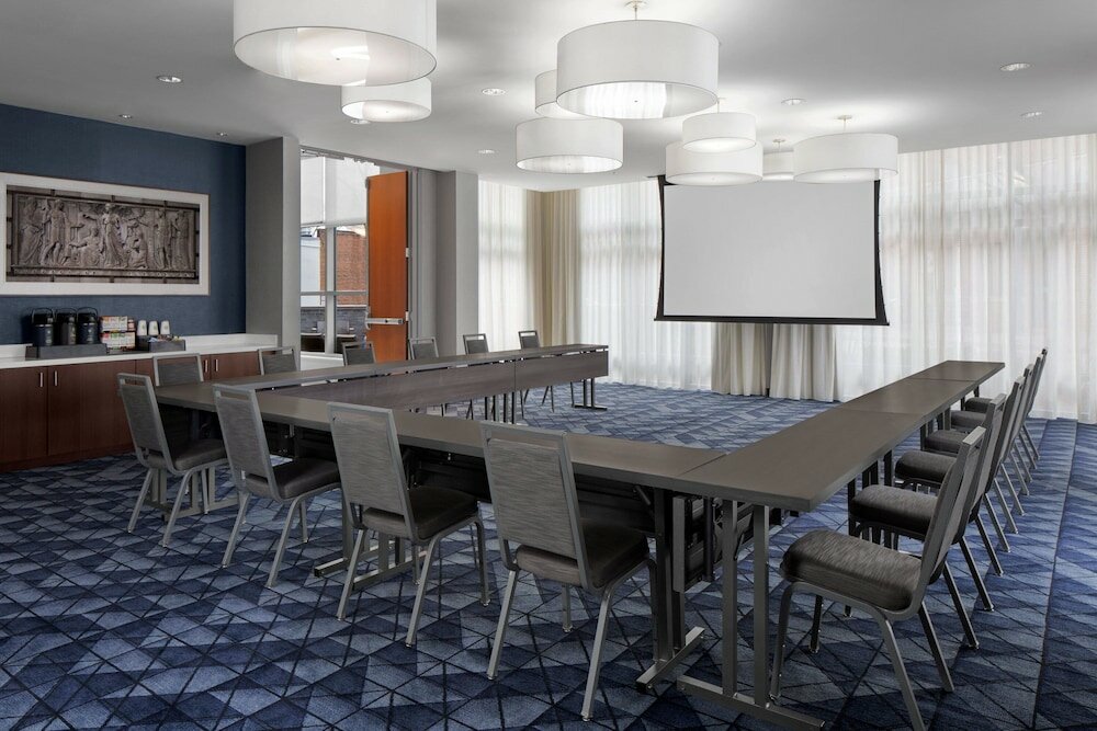 Фото Courtyard by Marriott Cleveland University Circle