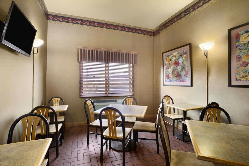 Фото Super 8 by Wyndham Alton