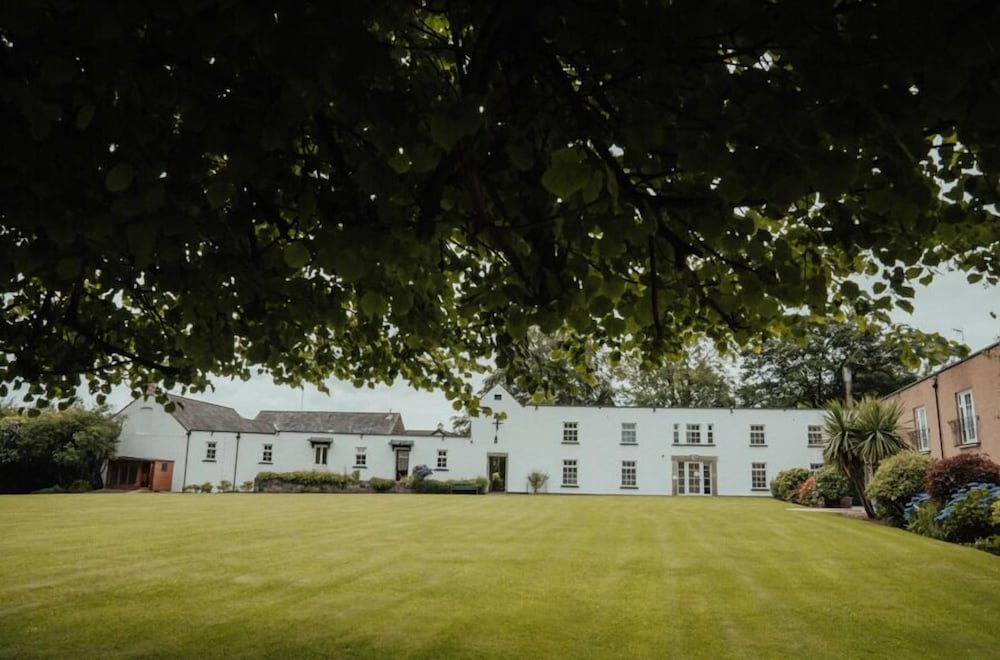 Фото Dunadry Hotel and Gardens