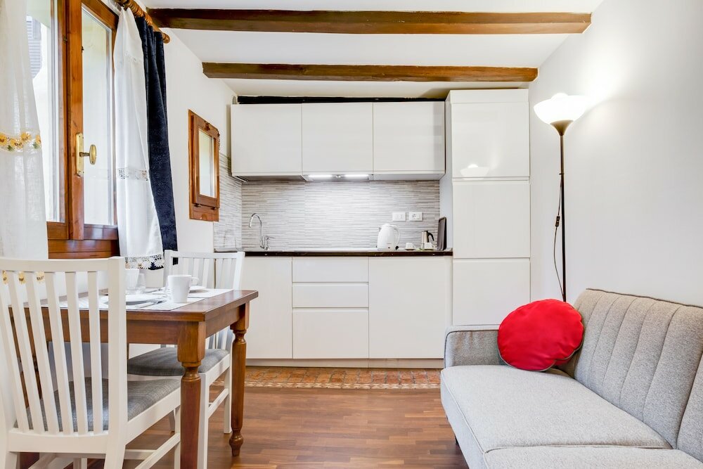 Фото Tra le Due Torri e Piazza Santo Stefano Apartment