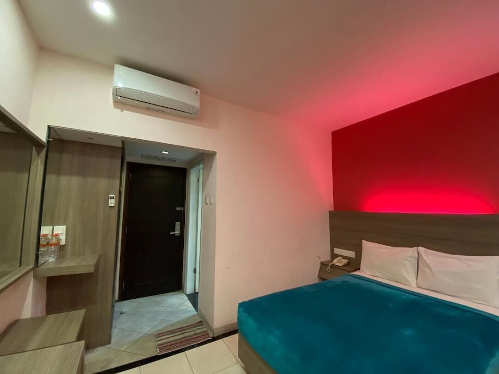 Фото Hotel Kharisma