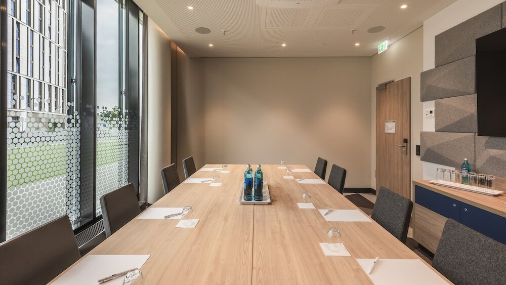 Фото Holiday Inn Express Düsseldorf Hauptbahnhof