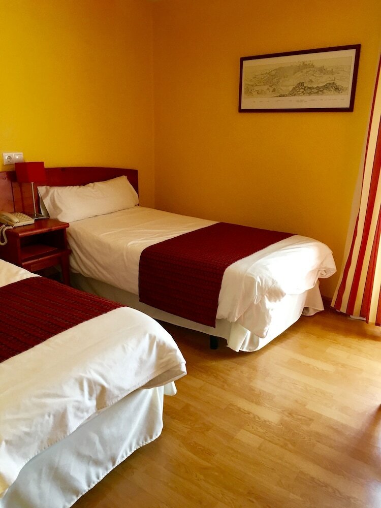 Фото Hostal Restaurante Puerta del Alcázar