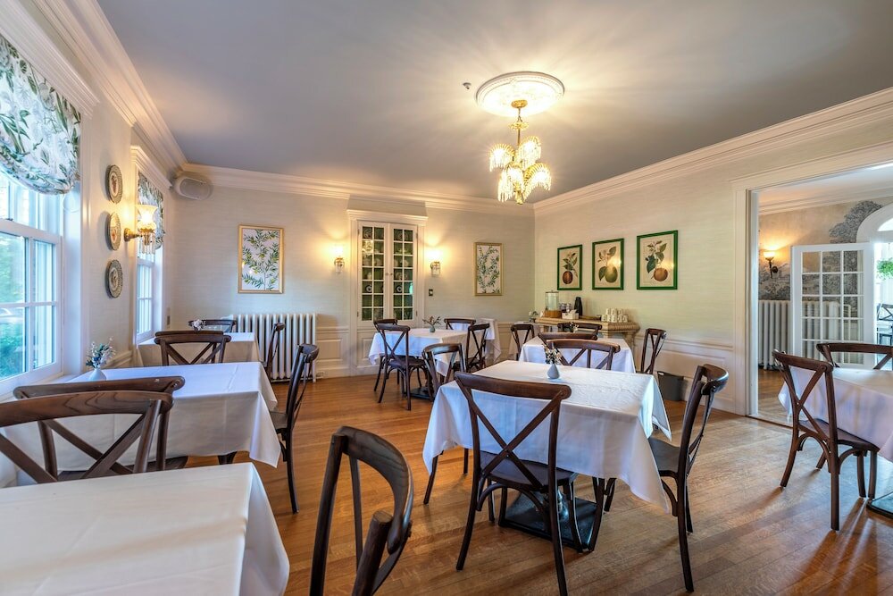 Фото The White House Inn