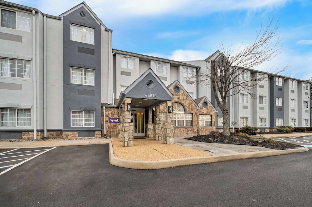 Фото Comfort Inn & Suites Airport Dulles - Gateway