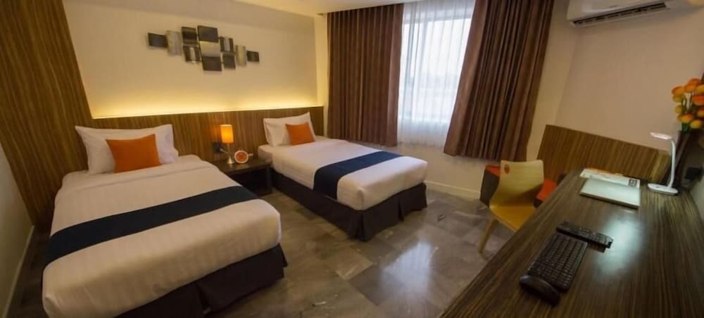 Фото Dragon River Avenue Hotel