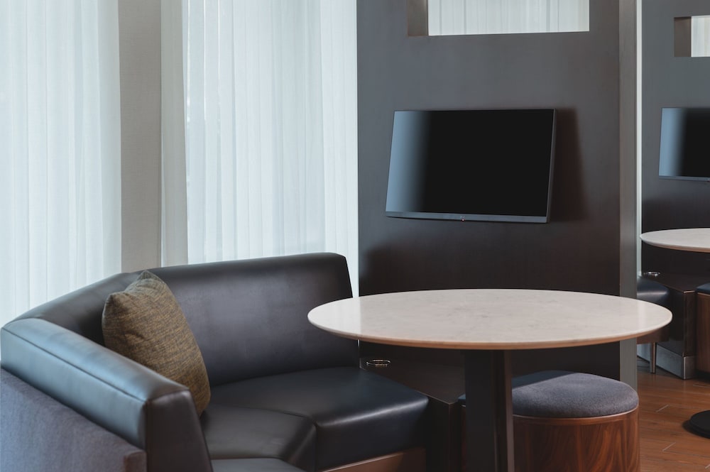 Фото Courtyard by Marriott Providence Lincoln