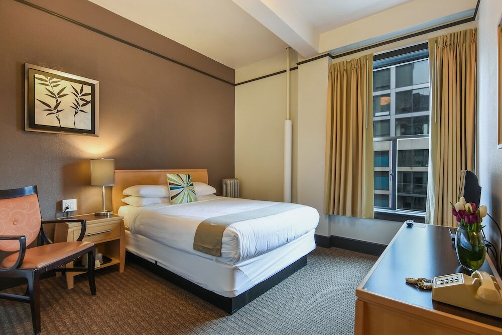 Фото The Moore Hotel