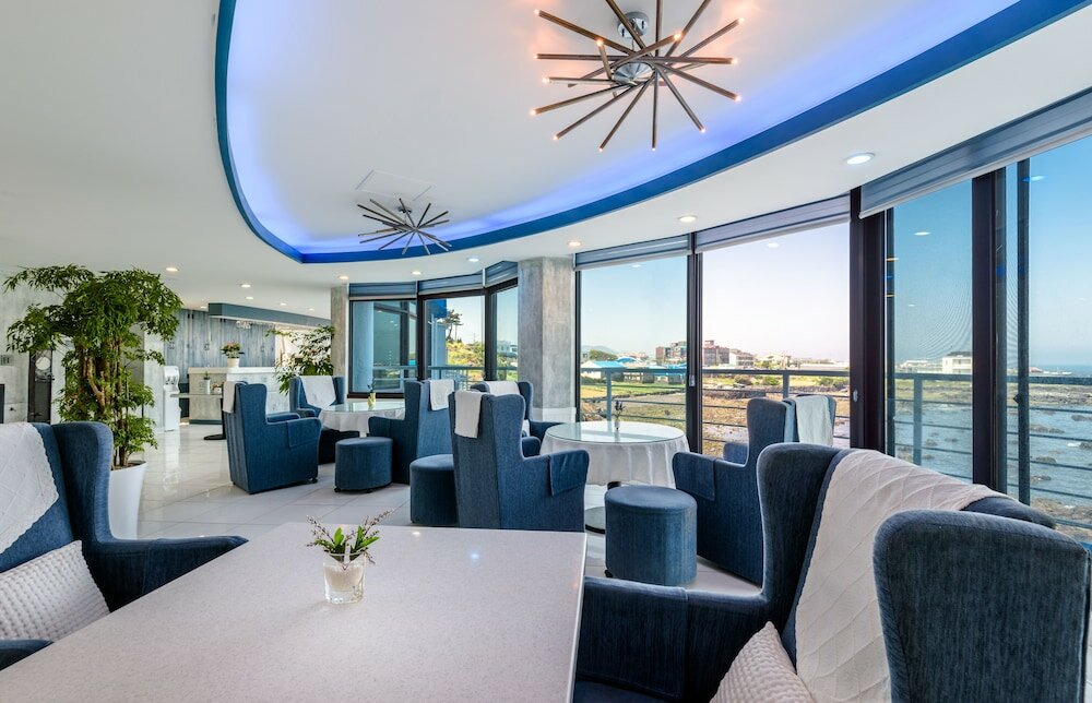 Фото On the Sea Pension