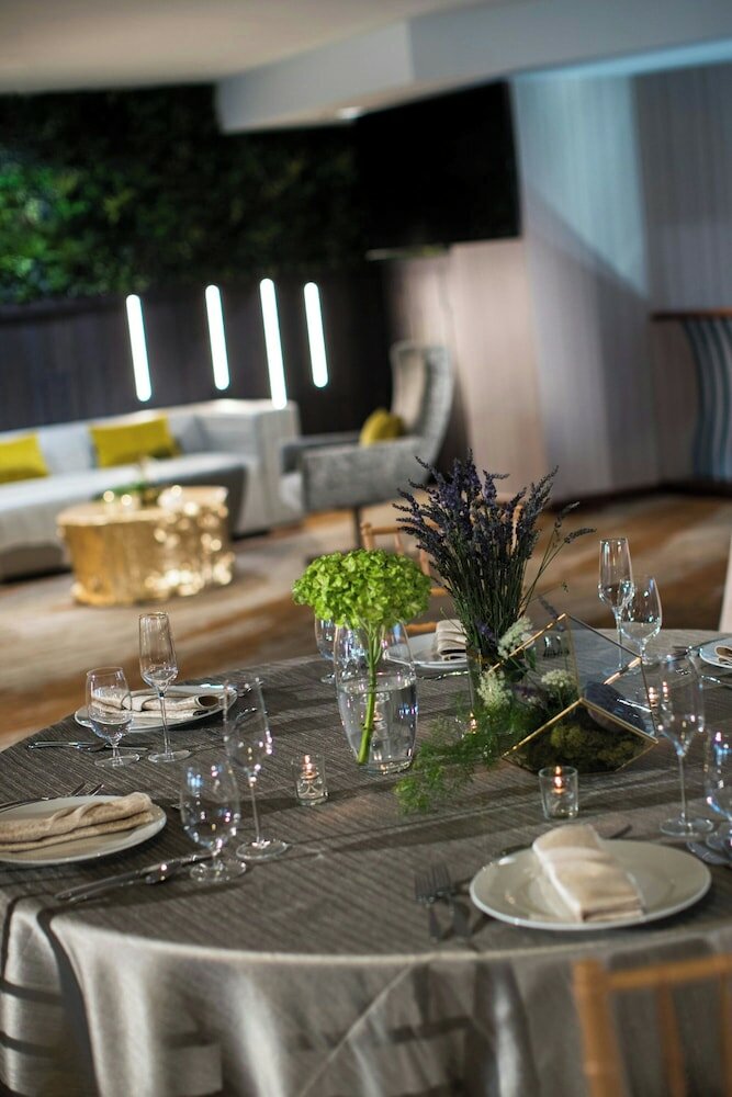 Фото Renaissance Raleigh North Hills Hotel