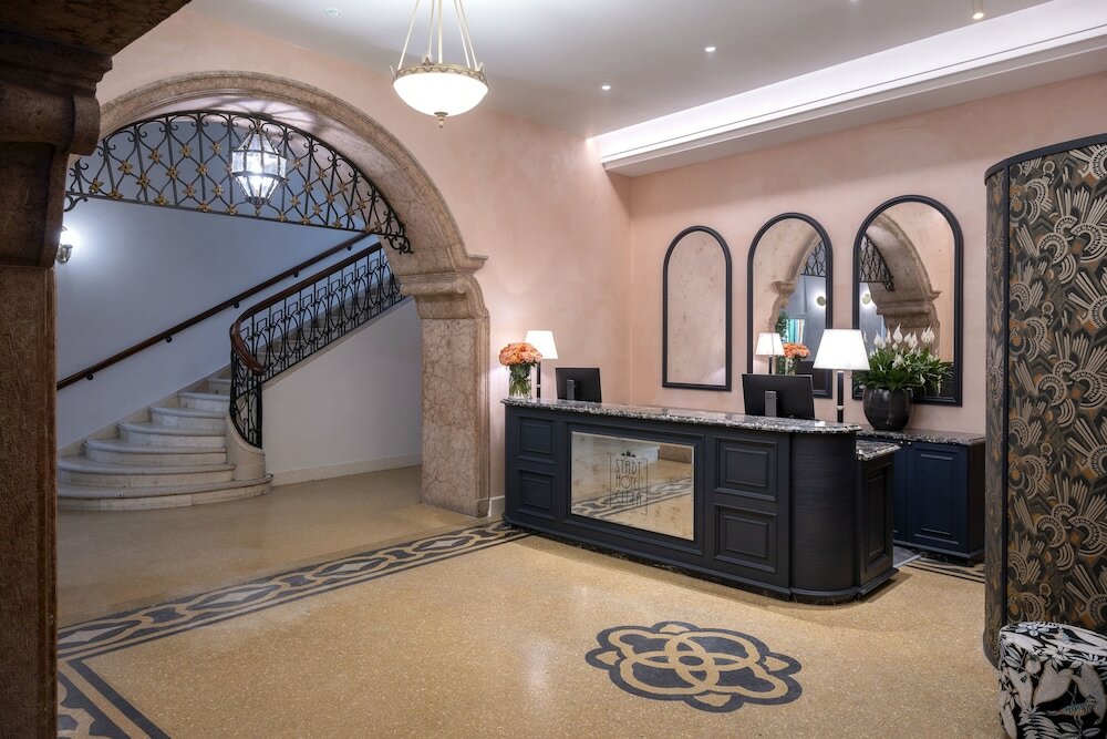 Фото отеля 2