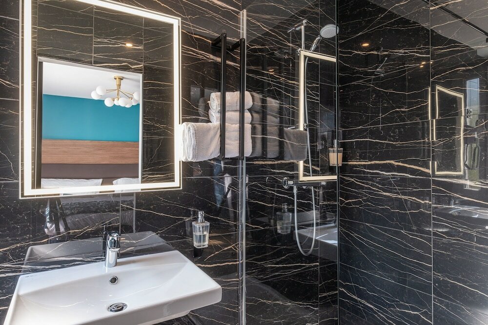 Фото The Originals Boutique, Hôtel Le Marignan, Le Havre Centre Gare