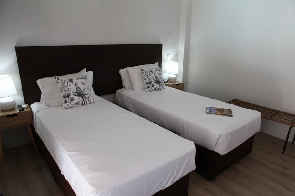 Фото The Cavenagh Hotel