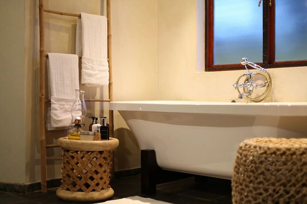 Фото Ivory Wilderness River Rock Lodge