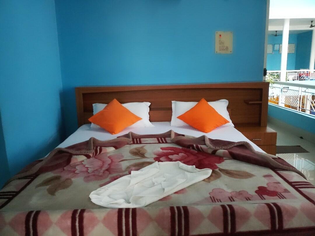 Фото Shri Yoga Mandir Guest House