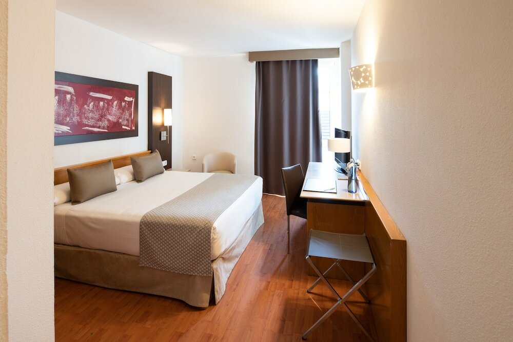 Фото Catalonia Bristol