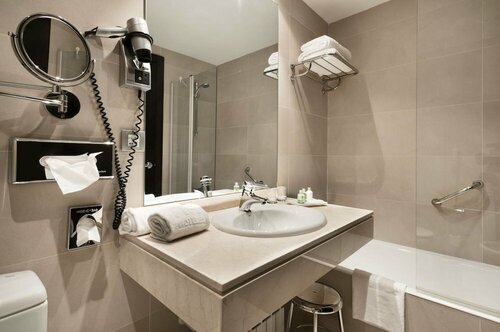 Внешний вид отеля Nh Valladolid Bálago в Вальядолиде, фото 5