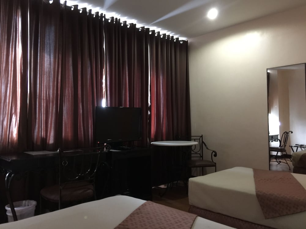 Фото The Golden Peak Hotel & Suites powered by Cocotel