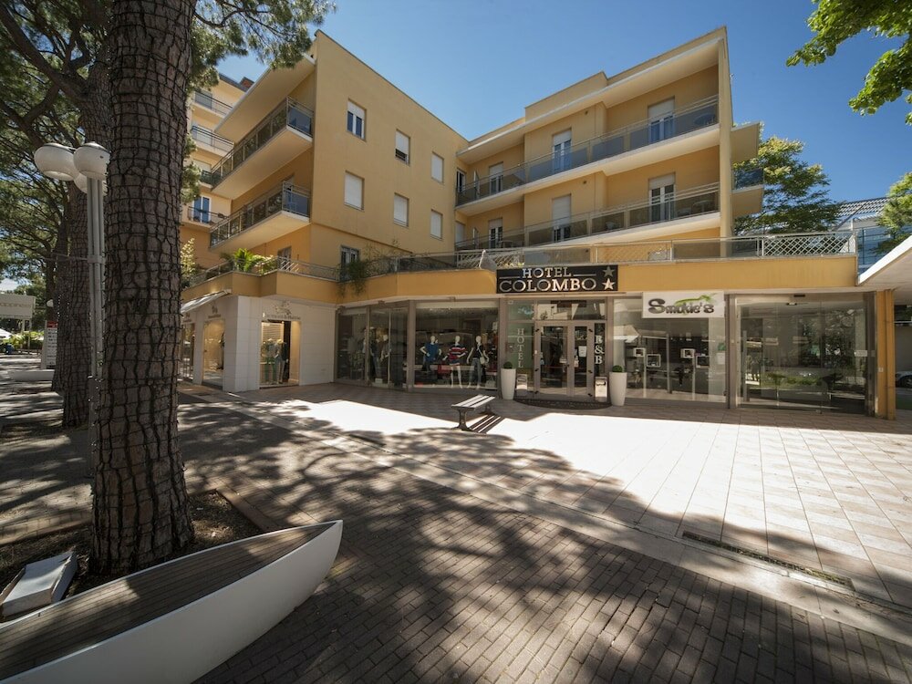 Фото отеля 1