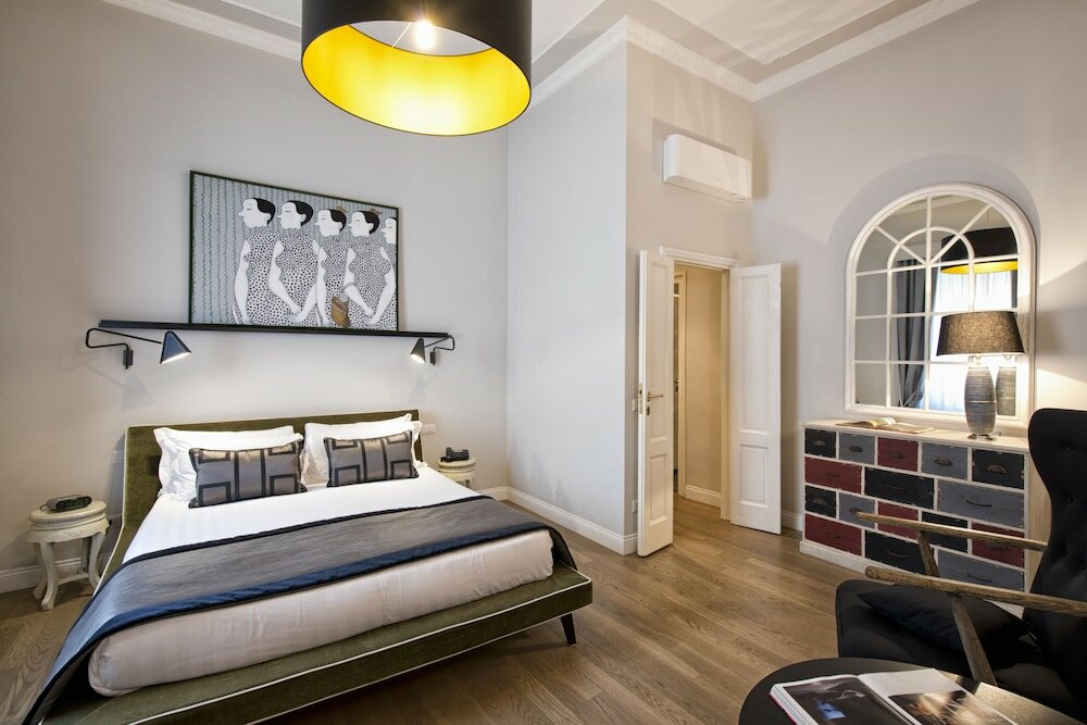 Фото The Independent Suites