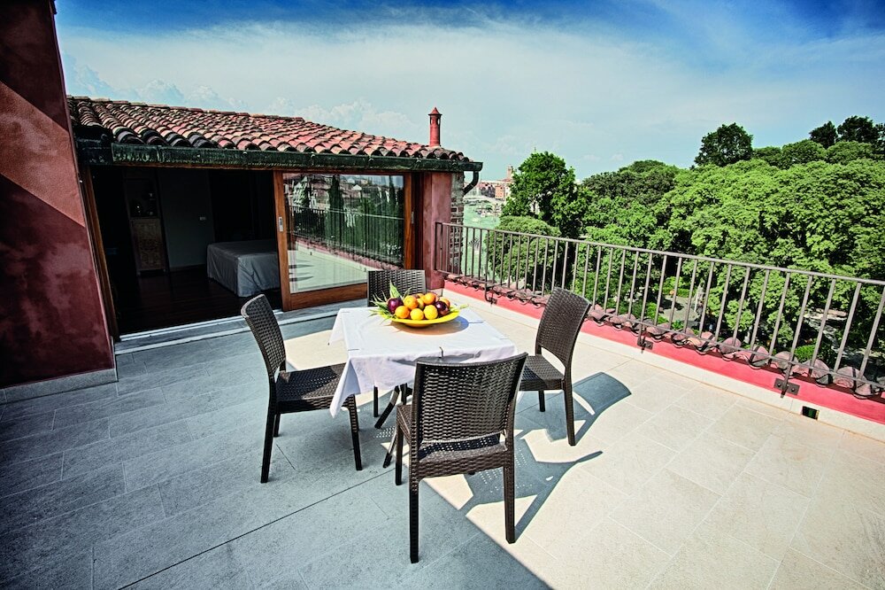 Фото Santa Chiara Hotel