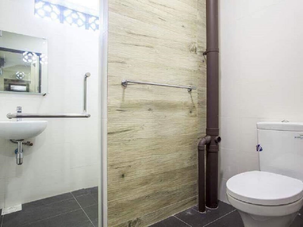 Фото Adamson Lodge - Hostel