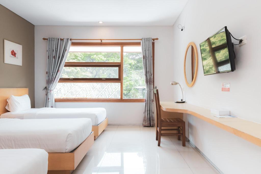 Фото Tibera Hotel Cibeunying